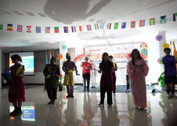 Semarak malam inaugurasi P2K IIBN 2026 diwarnai penampilan grup Asia dari calon mahasiswa baru IIBN Batam. Foto : Ist