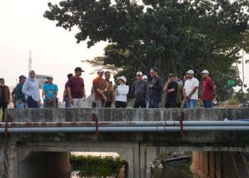28 Li Claudia Meninjau kondisi Drainase Jalan S. Parman, Piayu; Drainase depan RS Graha Hermine, Batu Aji; Drainase Spillway, Muka Kuning; serta rencana pemasangan Penerangan Jalan Umum (PJU) di ruas Simpang Pollux–Simpang Telkom. Foto : Ist
