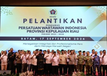 Persatuan Wartawan Indonesia (PWI) Kepulauan Riau (Kepri) resmi dilantik ulang untuk sisa masa bakti 2023–2028 oleh Ketua Umum PWI Pusat, Akhmad Munir, di Ballroom Harmoni One, Batam Center, Kamis (17/9/2026). Foto:Ist